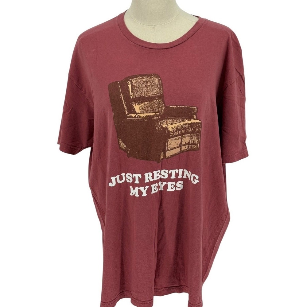 MCF Graphic T Shirt XL Rose Red Recliner Just Resting My Eyes Tee